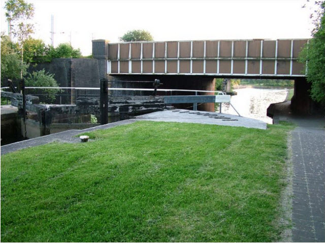 Brittania Bridge Lock 21